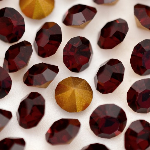Strass Conico Collection Garnet SS 8,5  2,40mm