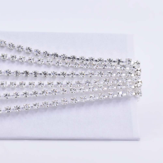 Corrente de Strass Prateado Preciosa® Cristal SS12 = 3mm
